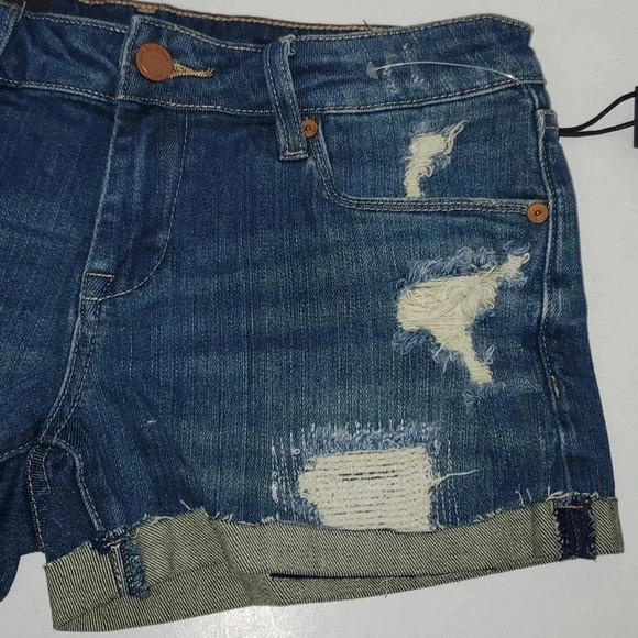BLANK NYC Distressed Roll Up "The Fulton" Jean Shorts Size 25 NWT - Picture 2 of 8